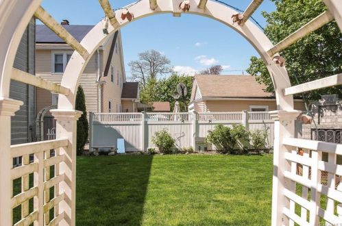 176 Davis Ave, White Plains NY  10605-3107 exterior