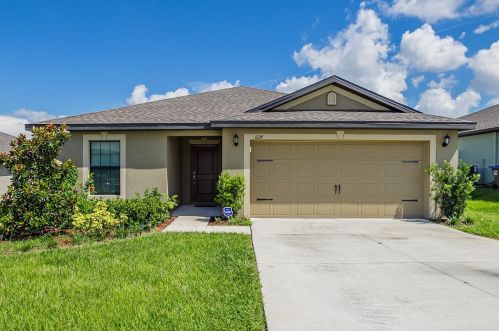 624 Miles Blvd, Dundee, FL 33838-4623
