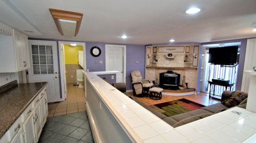 17 Shr Dr, Raymond NH 03077-1313 exterior