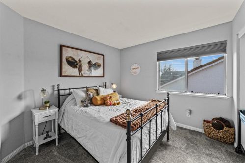 8856 Hiddenspring Way, Elk Grove CA  95758-6153 exterior