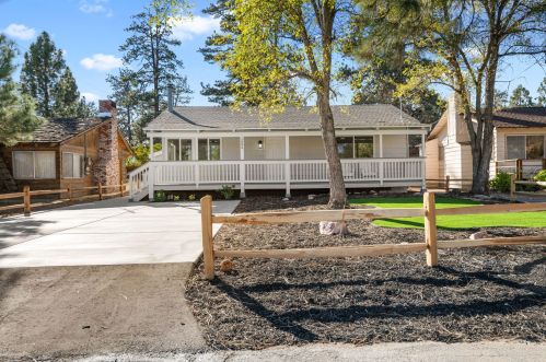 1084 Paradise Way, Big Bear City, CA 92314-8936