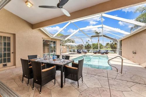 929 Marble Dr, Naples, FL 34104-0818