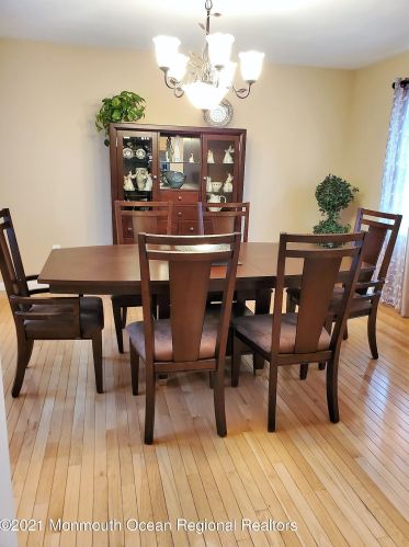 22 Crane Pkwy, Cranford NJ  07016-3459 exterior