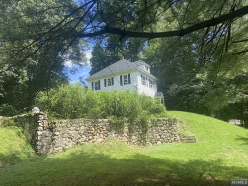 43 Kinderkamack Rd, Montvale, NJ 07645-2141