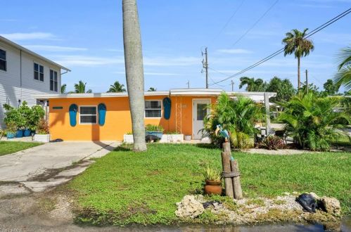 2566 2nd St, Cape Coral, FL 33993-9799