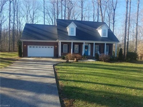 2949 Bridgepoint Dr, Sophia, NC 27350-8465