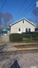 11 Coolidge Pl, Freeport, NY 11520-2507