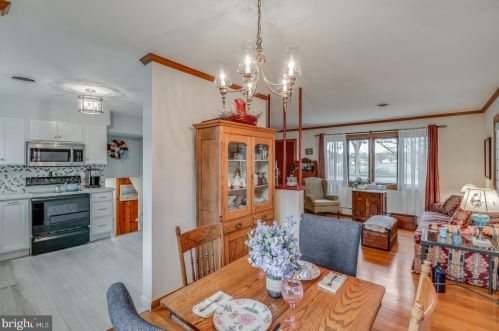 121 School Pl, Slaughter Beach DE  19963-1821 exterior