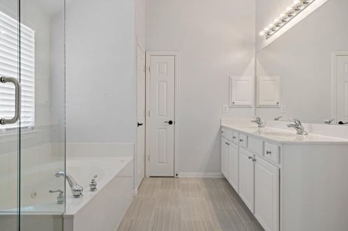 4216 Sharondale Dr, Lewisville TX  75022-0958 exterior