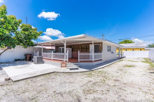 2259 5th Ave, Hialeah FL  33010-2104 exterior