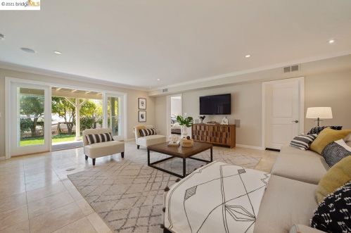 303 Hillside Ave, Oakland CA  94611-4013 exterior