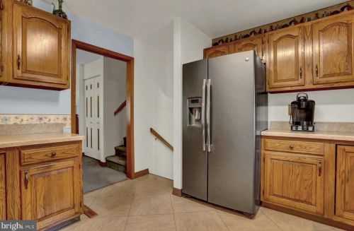 5805 Hillsborough Ct, Harrisburg PA  17111-4736 exterior