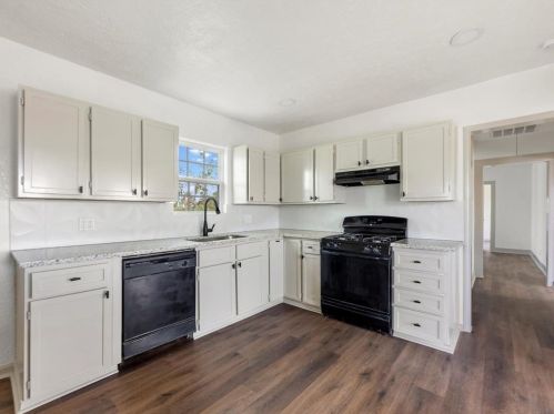 2202 67 St, Galveston TX 77551-1583 exterior