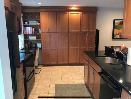 20 Weed Hill Ave, Stamford, CT 06907-1535