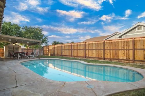 5644 Arnerich Ct, Riverbank, CA 95367-9541