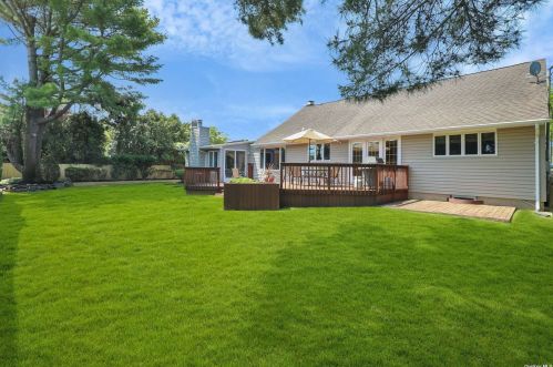 35 Todd Dr, Muttontown, NY 11545-1426