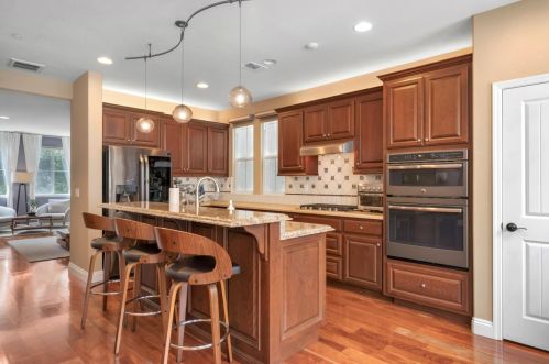 129 Azalea Dr, Mountain View CA  94041-1380 exterior