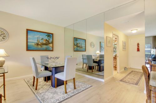 275 Beach Rd, Jupiter, FL 33469-2802