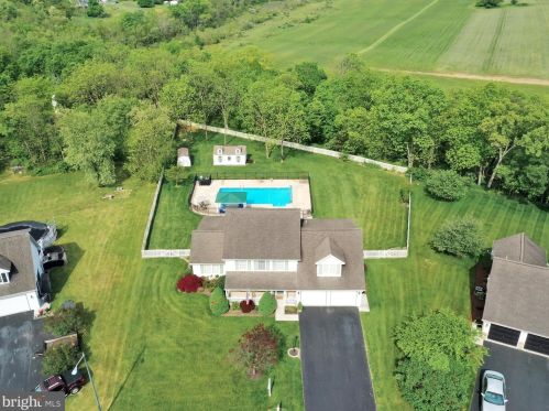 6 Meade Dr, Carlisle, PA 17013-8141