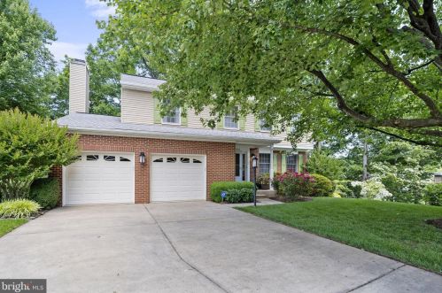 1401 Rock Ridge Ct, Herndon, VA 20170-2884