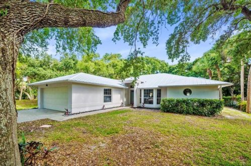 909 Sandpiper Ln, Vero Beach, FL 32963-5202