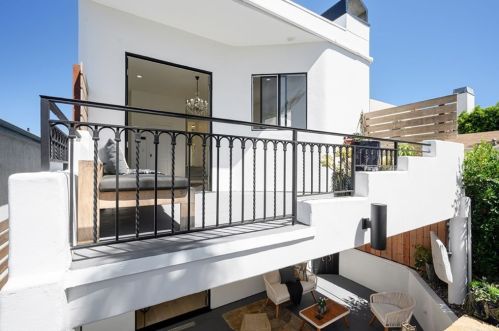 513 Dianthus St, Manhattan Beach CA  90266-6720 exterior