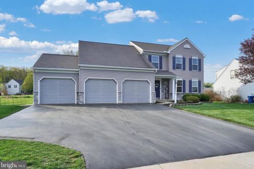 645 Sterling Dr, Red Lion, PA 17356-9513