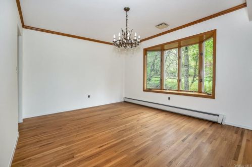 4 Eunice Ln, Thornwood NY  10594-1901 exterior