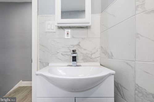 6526 Chew Ave, Philadelphia PA 19120-2332 exterior