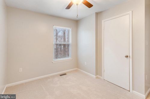 5483 Rector Dr, Woodbridge VA  22193-3703 exterior