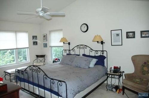 561 Adirondack Ct, Mahwah NJ  07430-2741 exterior