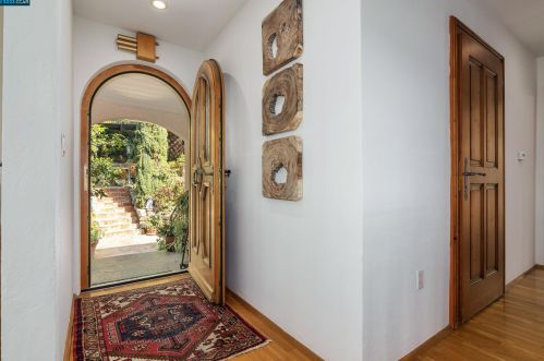 40 Las Palomas, Orinda CA  94563-1916 exterior