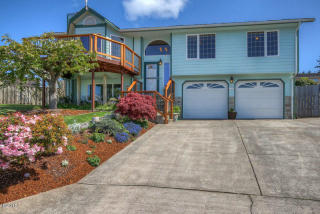 770 Jeffries Pl, Newport, OR 97365-2516