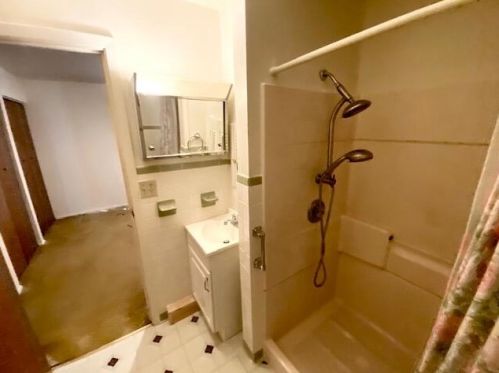 59 Miriam Dr, Florence KY  41042-1809 exterior