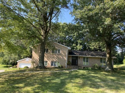 1169 Kings Chapel Rd, New Castle, PA 16105-4723