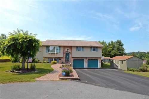 6875 Bruce Ln, Slatington, PA 18080-3819