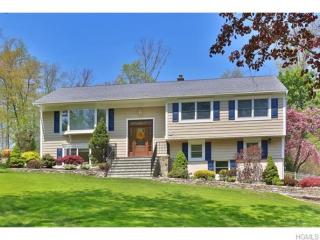 17 Birchbrook Dr, Valhalla, NY 10595-1125