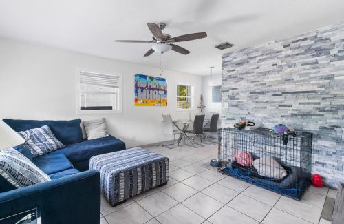 943 Lakewood Rd, West Palm Beach, FL 33405-3005