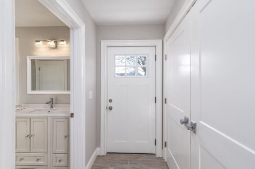 50 Elizabeth Rd, South Kingstown RI  02882-5220 exterior