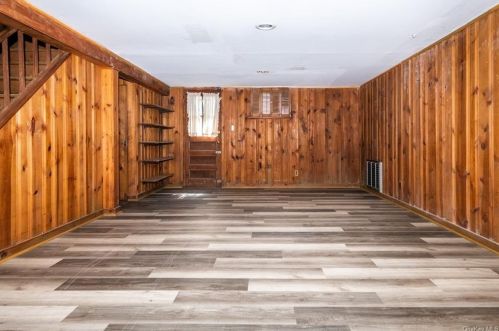 353 Hussey Rd, Mount Vernon NY  10552-2305 exterior