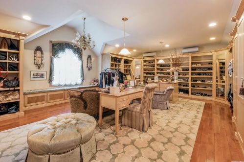 1045 Channel Dr, Hewlett NY  11557-2616 exterior