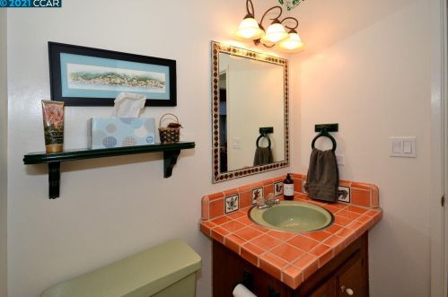 2480 Ln Canada Ct, Pinole CA exterior