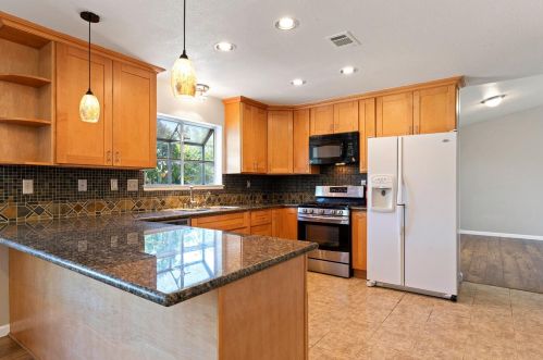 1026 Acaciawood Ct, Los Banos CA  93635-2937 exterior