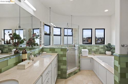 6310 Contra Costa Rd, Oakland CA 94618-2144 exterior