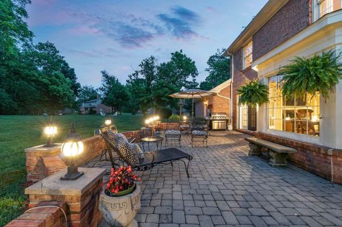 1070 Tudor Ln, Florence KY  41042-9647 exterior