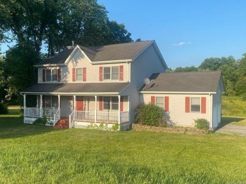 1 Sean Ct, Rock Tavern, NY 12575-5135