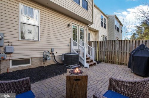 9078 Falcon Glen Ct, Bristow VA  20136-5739 exterior