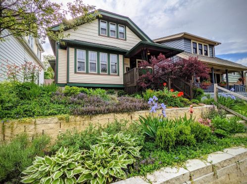 3133 Delaware Ave, Milwaukee, WI 53207-3018