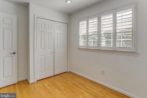 6808 Houndmaster Rd, Springfield VA  22152-2715 exterior