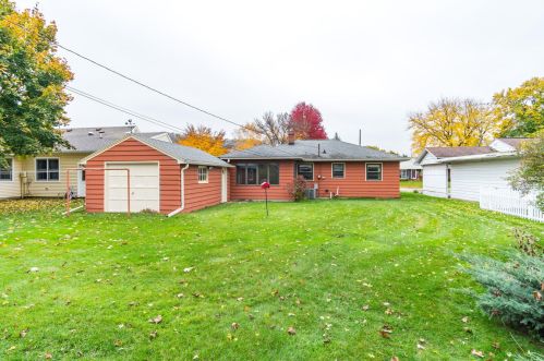 2126 Sunrise Dr, La Crosse WI  54601-6830 exterior